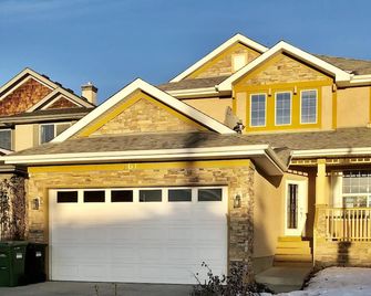 2500 sq house in Springbank Hill BL 261818 - Калгарі - Будівля