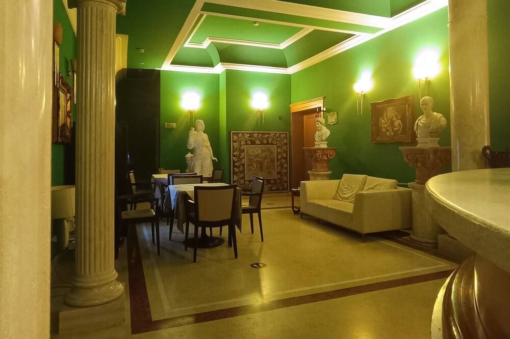 Seccy Hotel Boutique Art & Museum - Fiumicino - Front desk