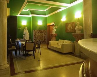 Seccy Hotel Boutique Art & Museum - Fiumicino - Front desk