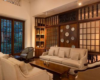 Hotel Suisse - กัณฏี - ห้องนั่งเล่น