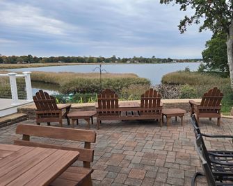 Direct Waterfront -Charming 3-BR house with AC, fitness room in Old Saybrook - Old Saybrook - Patio