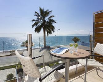 Elite City Resort - קאלאמטה - מרפסת