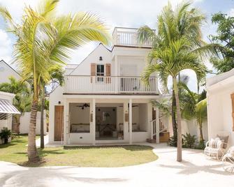 Conch Shell Harbour Island 5 Bedroom Home - Dunmore Town - Gebäude
