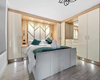 Stylish 5BR with free parking and WiFi - Manchester - Schlafzimmer