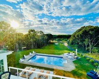 Southampton Hilltop Oasis - Westhampton - Piscina
