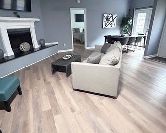 Inviting 1 level duplex - Casual Lux inspired - Madison - Living room