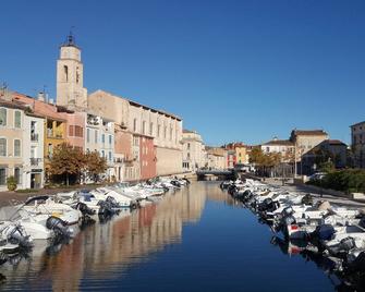 île en Provence - Martigues - Budynek