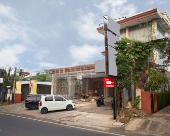 Innjoy Transm Banyumanik By OYO Rooms - Semarang
