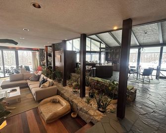 Oak Manor, a luxurious property on 6,6 acres. - Torrington - Salónek