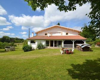 Spacious house, centrally located for excursions - Camiran - Edificio