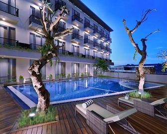Aston Inn Mataram - Mataram - Zwembad