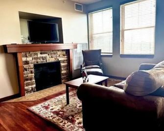 Honey Creek Resort State Park - Centerville - Wohnzimmer