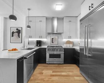 Modern 4 bedroom in heart of Downtown Brooklyn across from Barclay's center - Brooklyn - Kitchen