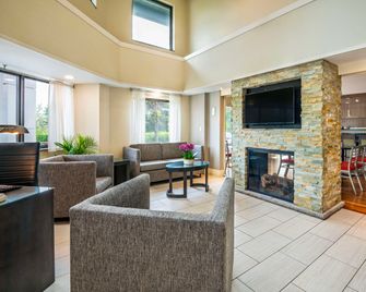Comfort Inn Newmarket - Aurora - Newmarket - Lobby
