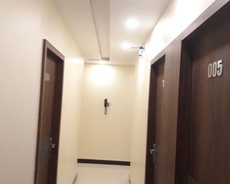 Garden Creek Residency - Mumbai - Hallway