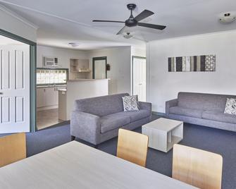 Nrma Bathurst Panorama Holiday Park - Bathurst - Living room