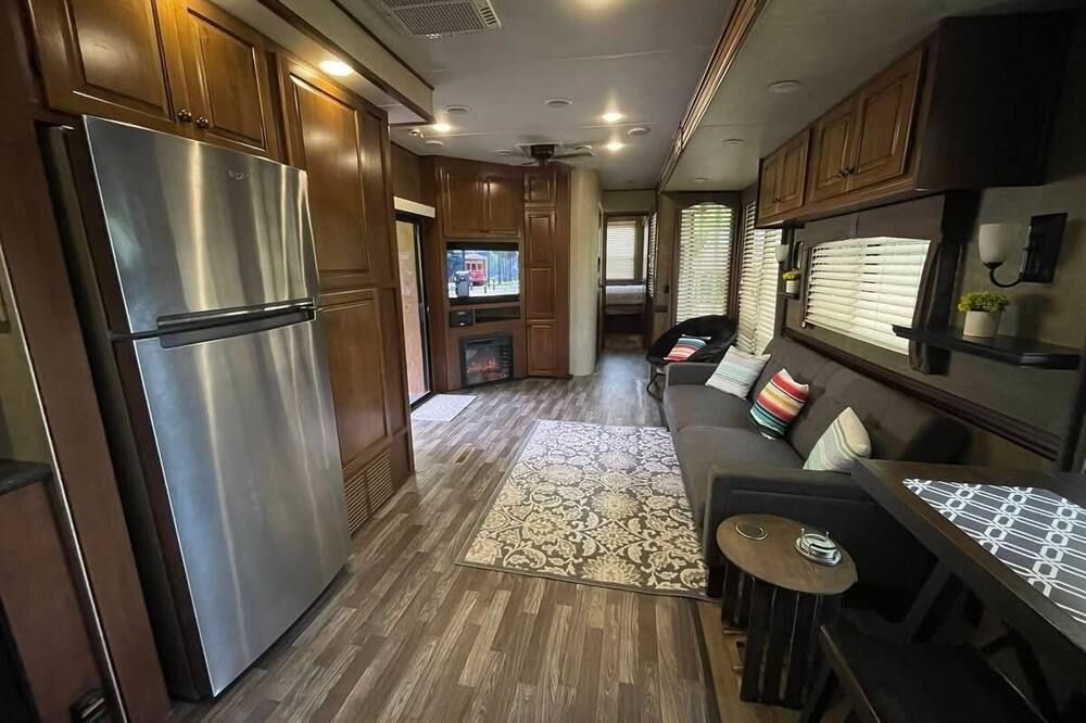 Charming rental in Rocky Top, TN-walking distance to Norris lake and marina! - Rocky Top - Sala de estar