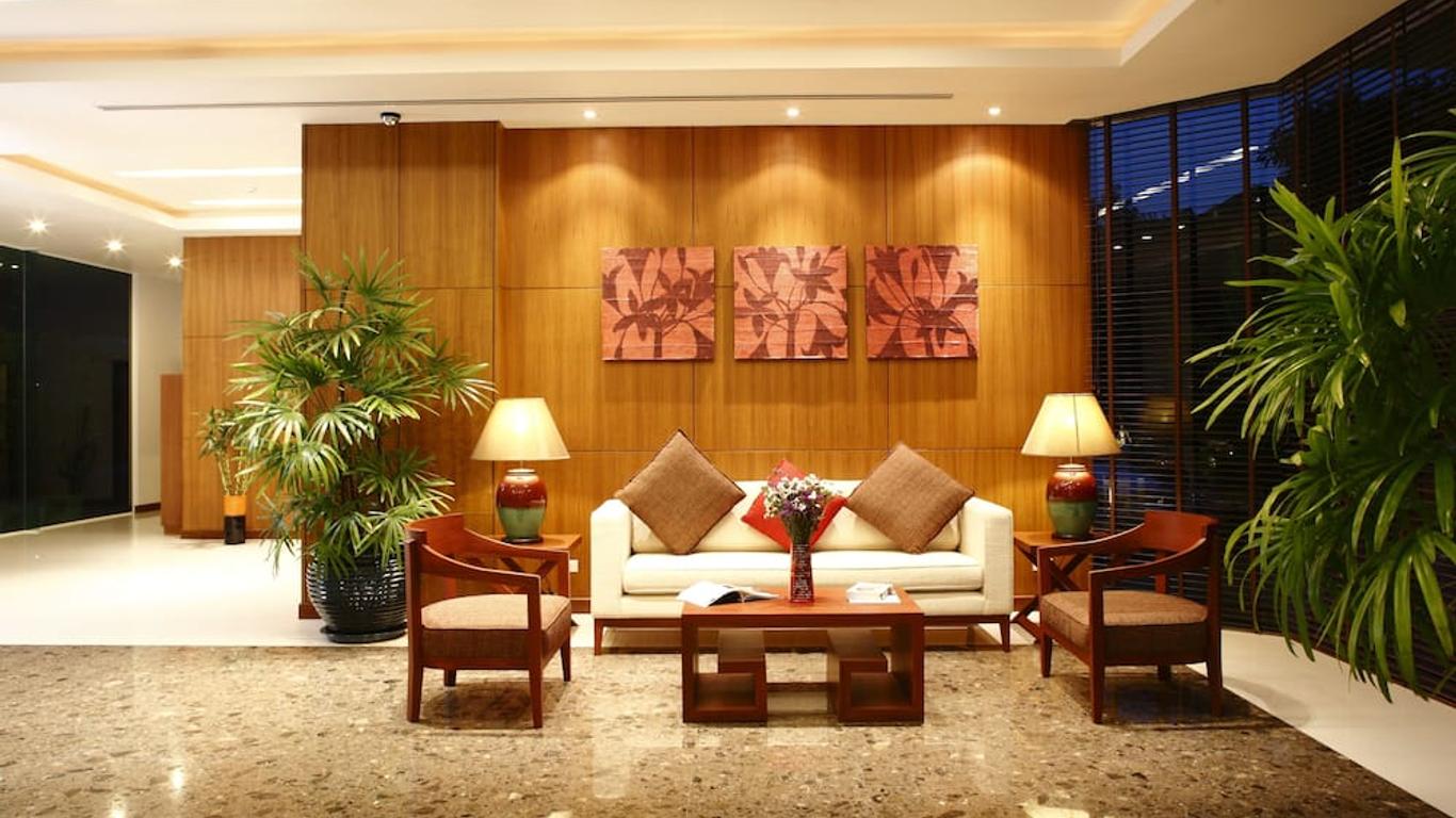 Bangkok Patio Bts Sanam Pao