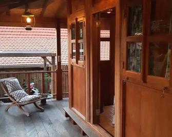 Little T house Bali - Denpasar - Balcony