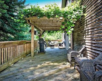 Cocooning and spa Mount Orford ski cottage. Pet-Friendly! - Magog - Patio