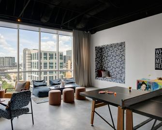 Moxy Charlotte Downtown - 夏洛特（北卡羅來納州） - 客廳