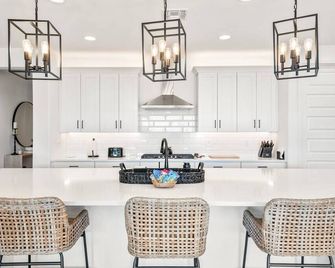 Peaceful Poolside Retreat: Near Tucson Rodeo - Marana - Kitchen