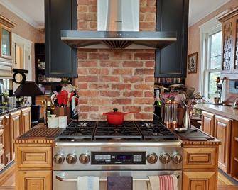 Historic Belmont House near the Downtown Mall - Charlottesville - Kitchen