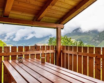Holiday Apartment 'Mountainfarm Innertrein Wald' with Mountain View, Balcony & Wi-Fi - Steinhaus