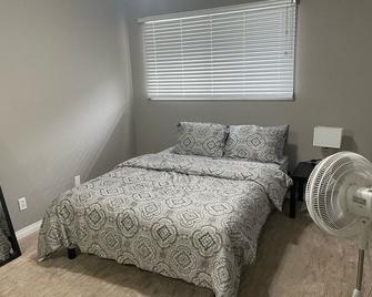 Wonderful 2-bedroom apartment - Камрось - Спальня