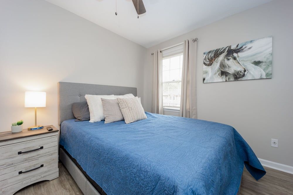 Tastefully designed 4-Bedroom Townhome! Open Concept - Pelham - Ložnice