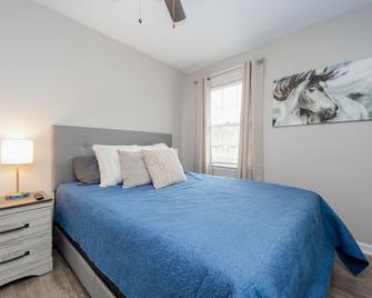 Tastefully designed 4-Bedroom Townhome! Open Concept - Pelham - Ložnice
