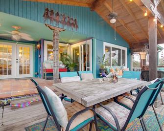 Deck and Private Hot Tub Pet-Friendly Austin Home - Bee Cave - Patio