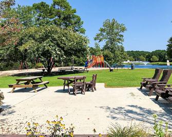 Assateague Point - Bay Breeze - Berlin - Patio