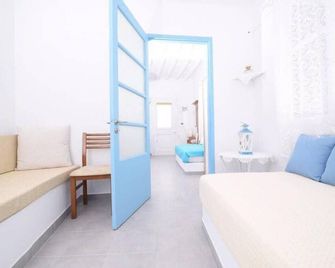 Old Town Traditional House - Parikia - Wohnzimmer