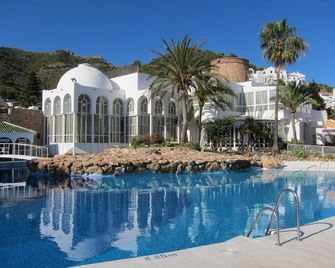 Bonito apartamento con preciosas vistas y piscina - Nerja - Piscina