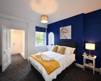 The Wee Lion - Troon - Bedroom