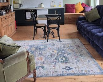 Apartment-Sleeps2-Parking-Garden-Patio - Castleisland - Living room