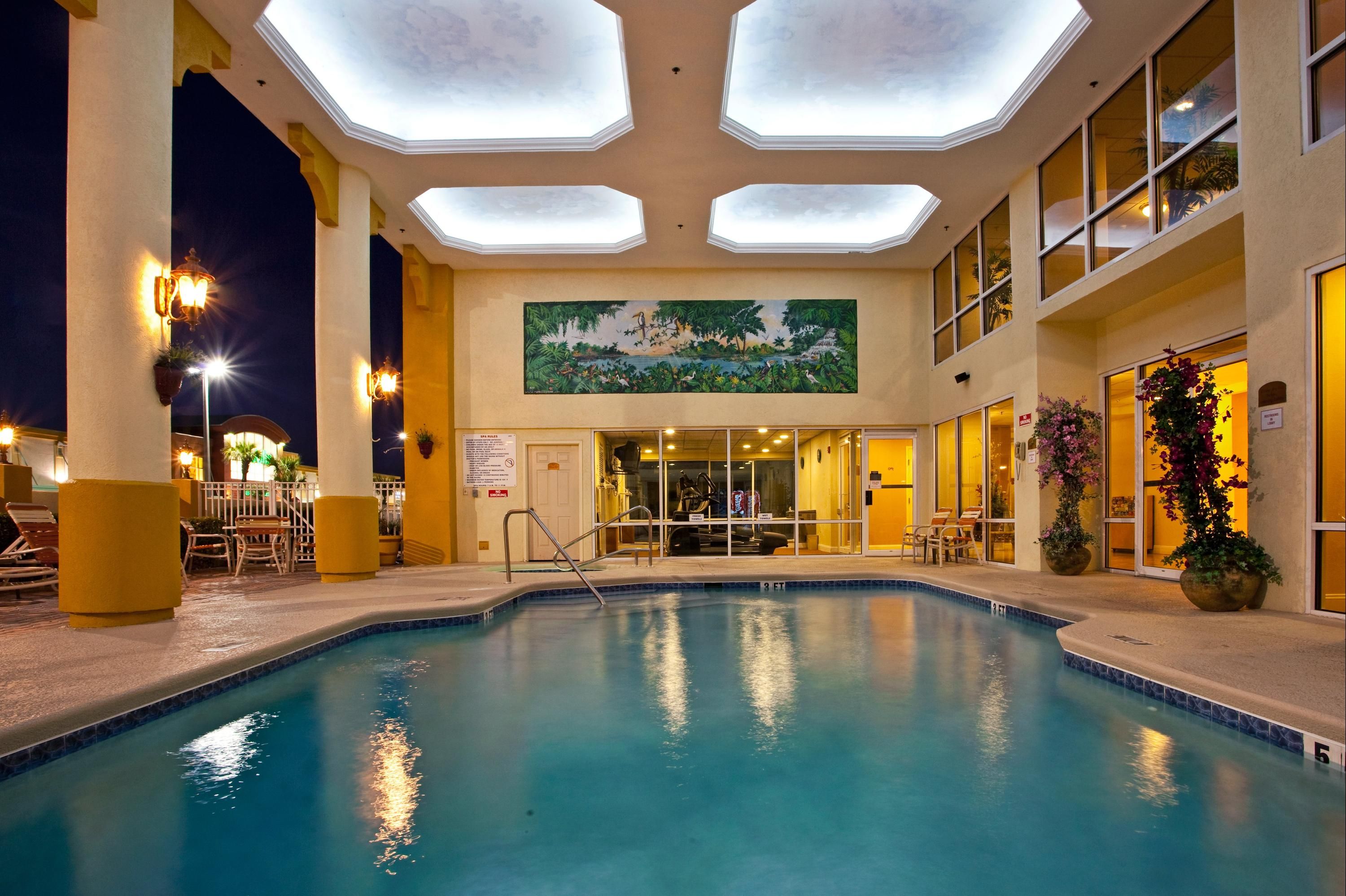 Holiday Inn Express & Suites Cocoa Beach By IHG - Cocoa Beach - Pool