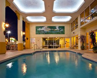 Holiday Inn Express & Suites Cocoa Beach - Cocoa Beach - Pool