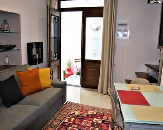 Mani's Luxury House - Agiasos - Living room