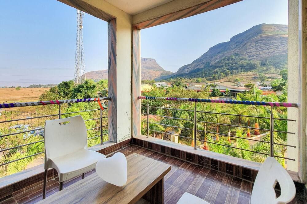 راينفوريست ريزورت آند سبا، إجاتبوري -ناتشرز لاكشري أوايتس