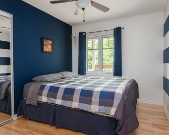 Private wooded Oasis! - Cantley - Bedroom