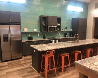 Time For Livinjust a few steps from the Caddo River - Glenwood - Kitchen