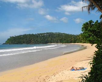 Coralworld Hotel - Mirissa - Beach