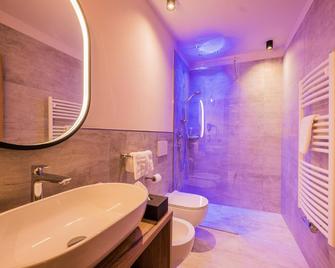 Helmhotel - San Candido - Bathroom