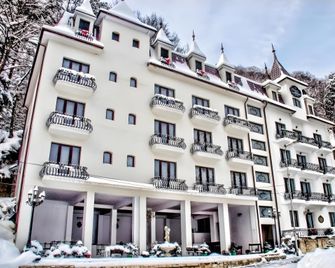 Hotel Coroana Moldovei - Slanic Moldova - Building