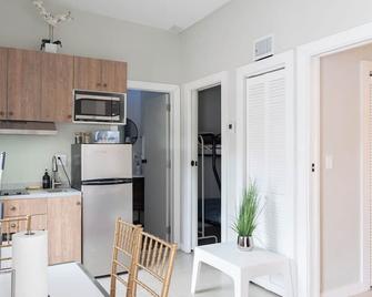 Anselmo Brickell Apartments - Miami - Kitchen