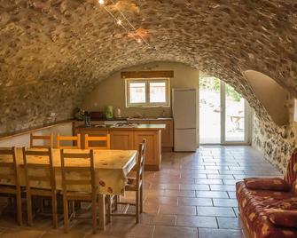 Rural lodging, isolated, in the heart of our apricot orchards - Rémuzat - Comedor