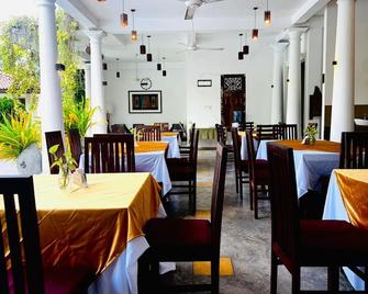 Fort Edge Retreat - Unawatuna - Restaurant