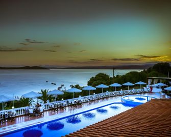 Hotel Akti Ouranoupoli Beach Resort - Ouranoupoli - Piscina